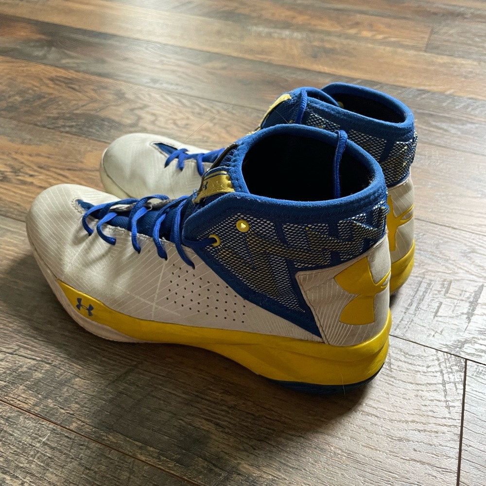 Under Armour Rocket 2 Men's
Basketball Shoe White/Yellow/Blue Size 10
